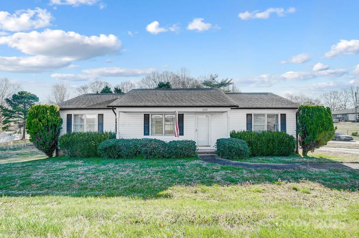 Charlotte Real Estate | View 1022 Kannapolis Parkway | 3 Beds, 2 Baths