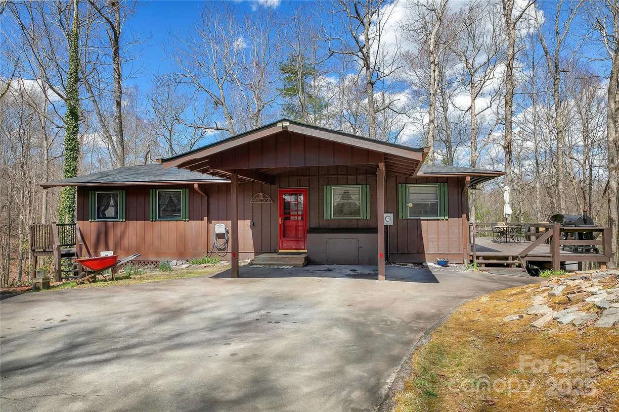 Charlotte Real Estate | View 116 Woodpecker Lane | 2 Beds, 2 Baths