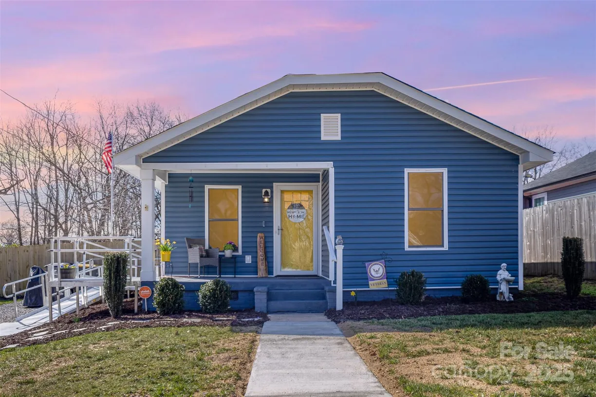 Charlotte Real Estate | View 1016 E 10th Street | 3 Beds, 2 Baths