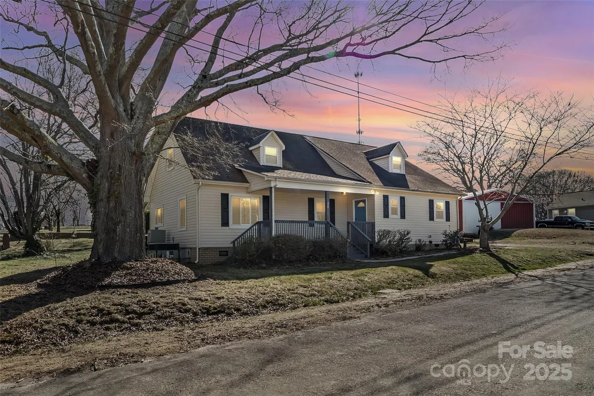 Charlotte Real Estate | View 406 E 29th Street | 4 Beds, 3 Baths