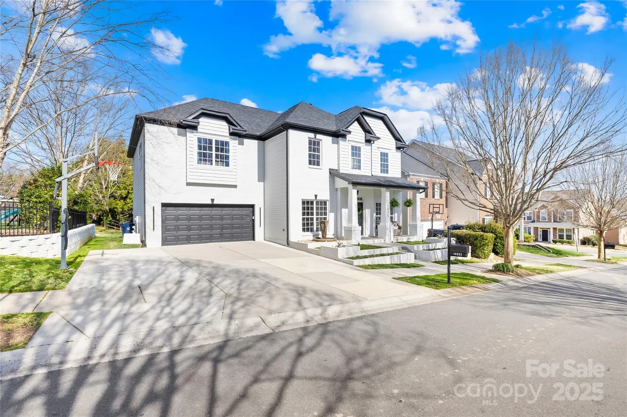 Charlotte Real Estate | View 14625 Harvington Drive | 5 Beds, 3 Baths