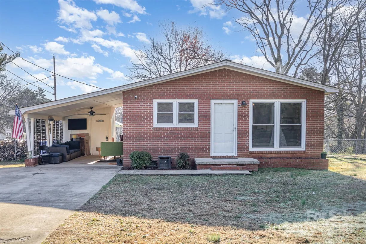 Charlotte Real Estate | View 2320 Monterey Park Drive | 3 Beds, 1 Bath