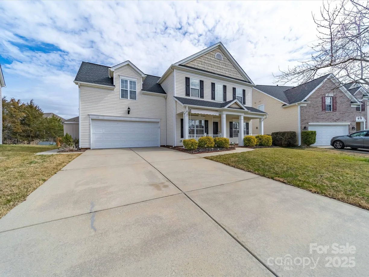Charlotte Real Estate | View 9684 Ravenscroft Lane | 4 Beds, 2 Baths