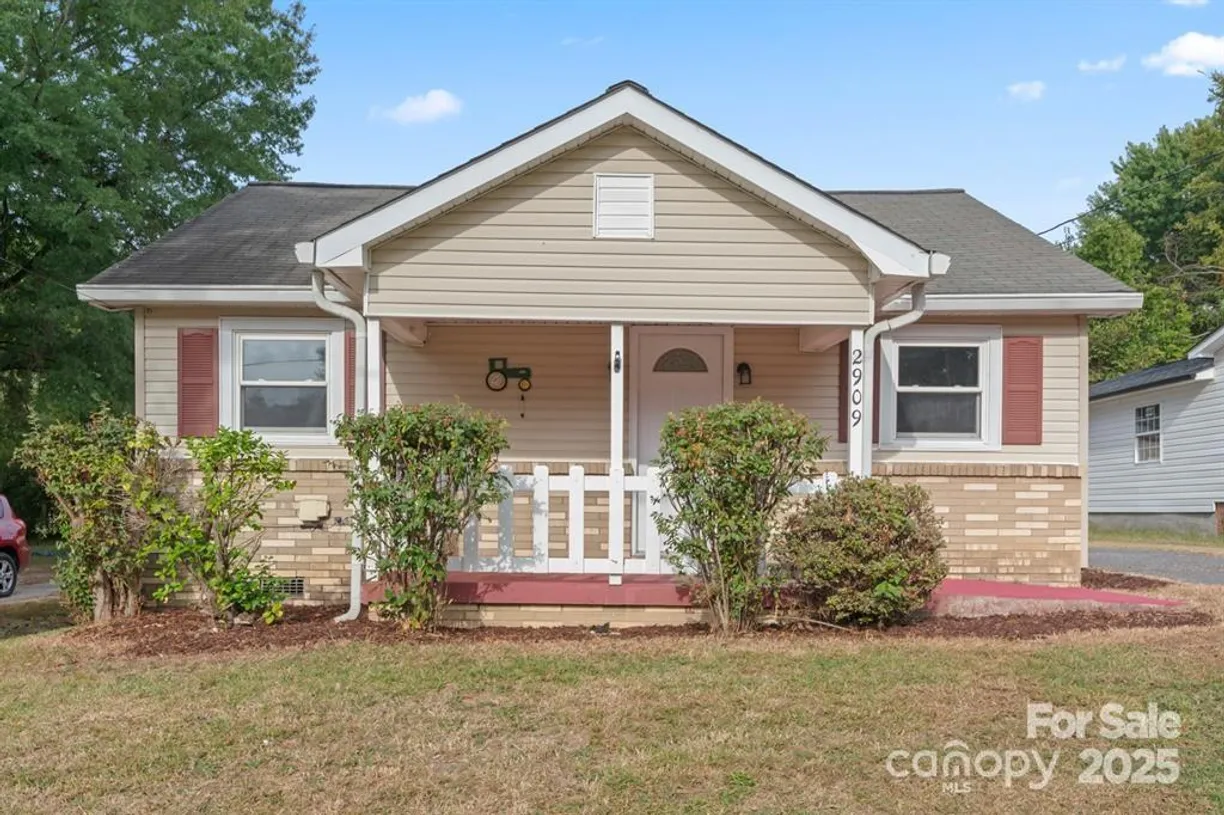 Charlotte Real Estate | View 2909 Glendale Avenue | 3 Beds, 2 Baths
