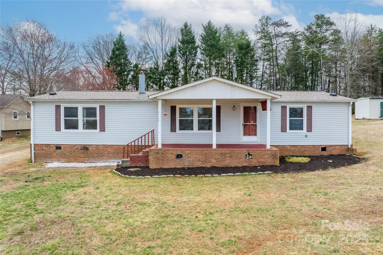 Charlotte Real Estate | View 7530 Shady Oaks Road | 3 Beds, 2 Baths