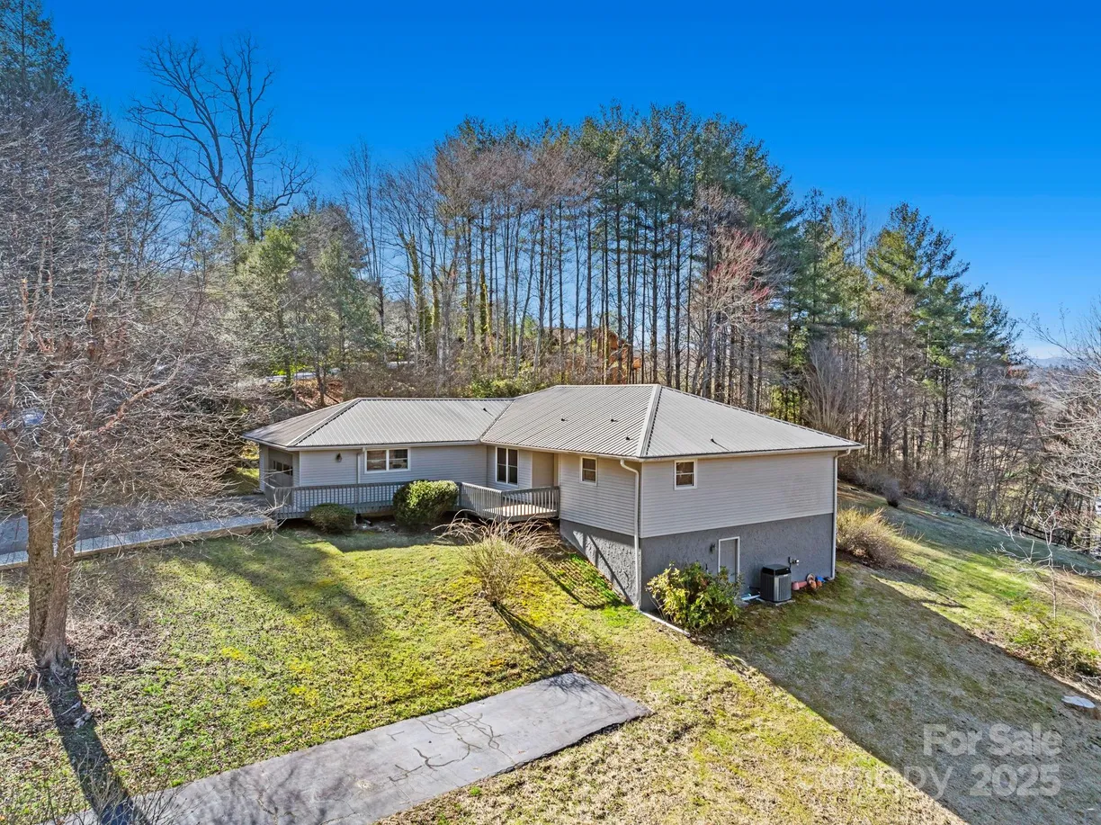 Charlotte Real Estate | View 30 Hubbard Circle | 3 Beds, 3 Baths