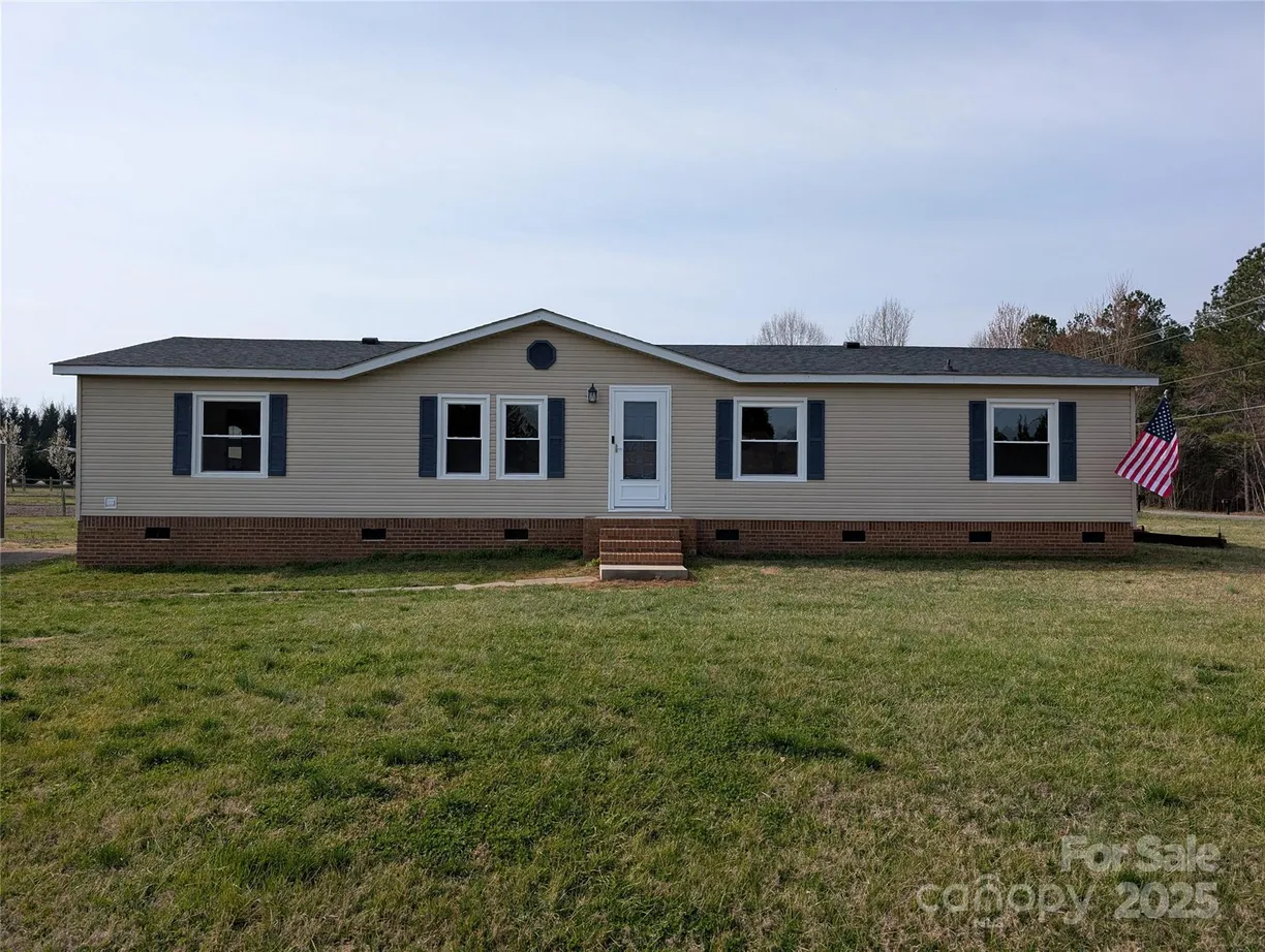 Charlotte Real Estate | View 7051 Maple Glen Drive | 3 Beds, 2 Baths