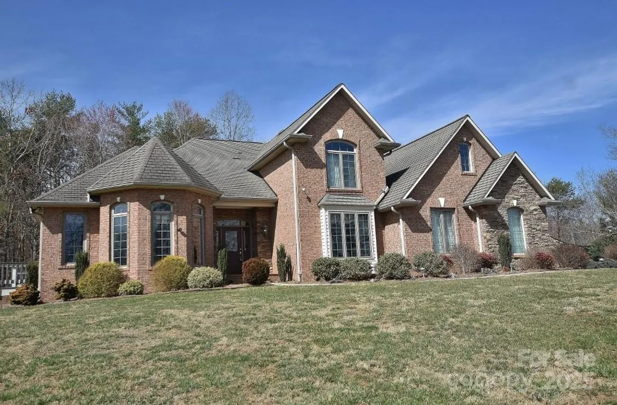 Charlotte Real Estate | View 111 Springwood Drive | 4 Beds, 4 Baths