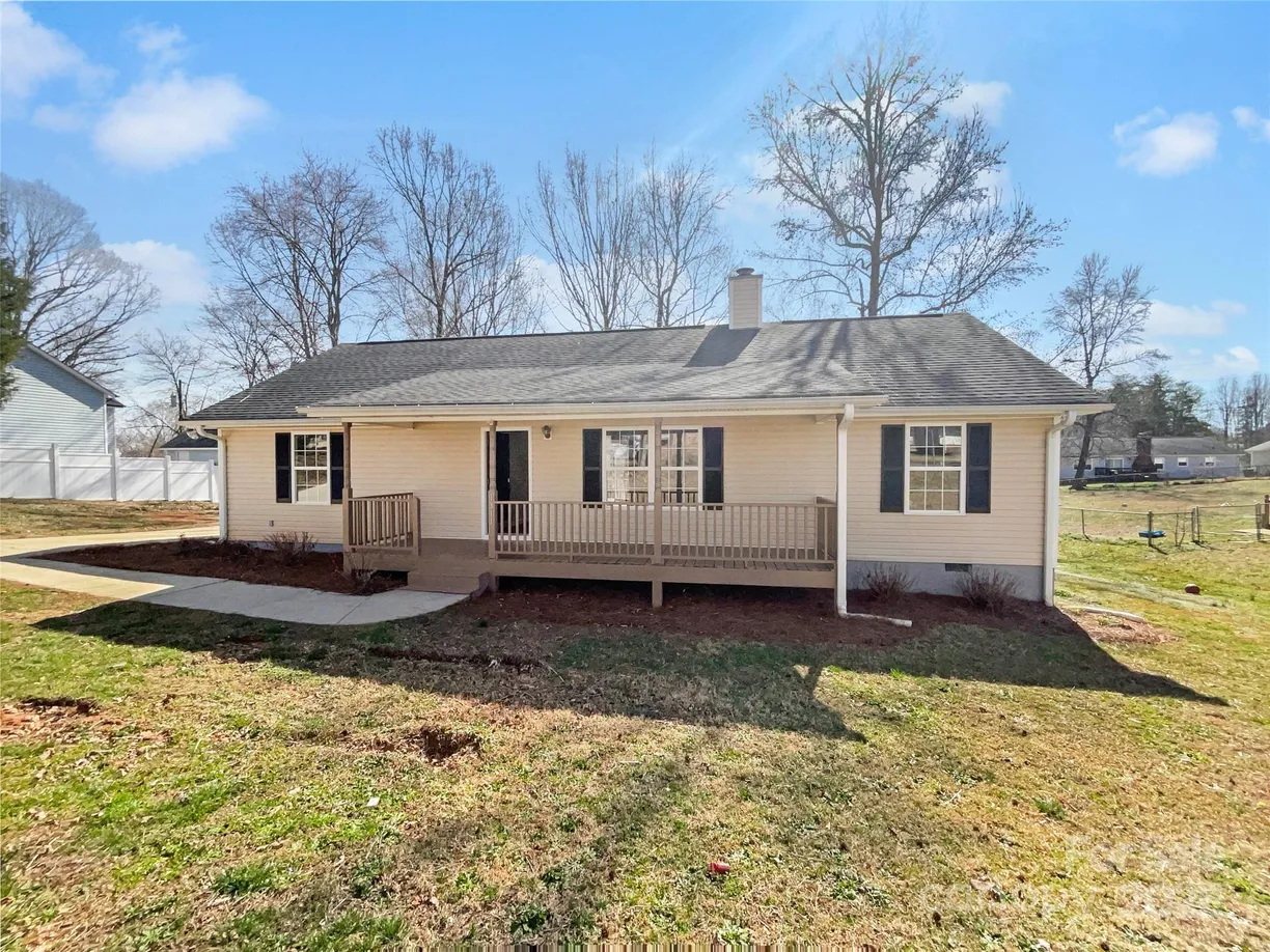 Charlotte Real Estate | View 1311 Shady Oak Trail | 3 Beds, 2 Baths