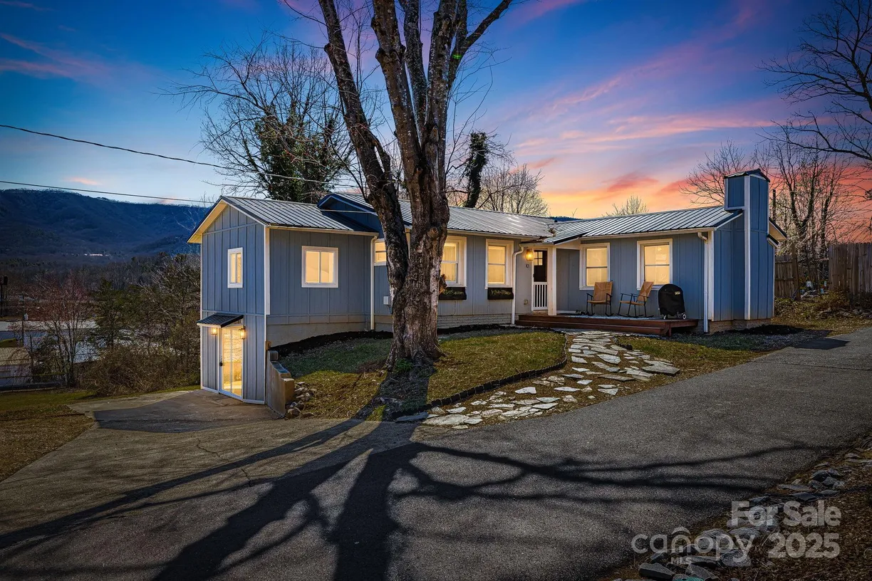 Charlotte Real Estate | View 10 Saxons Walk Way | 3 Beds, 2 Baths
