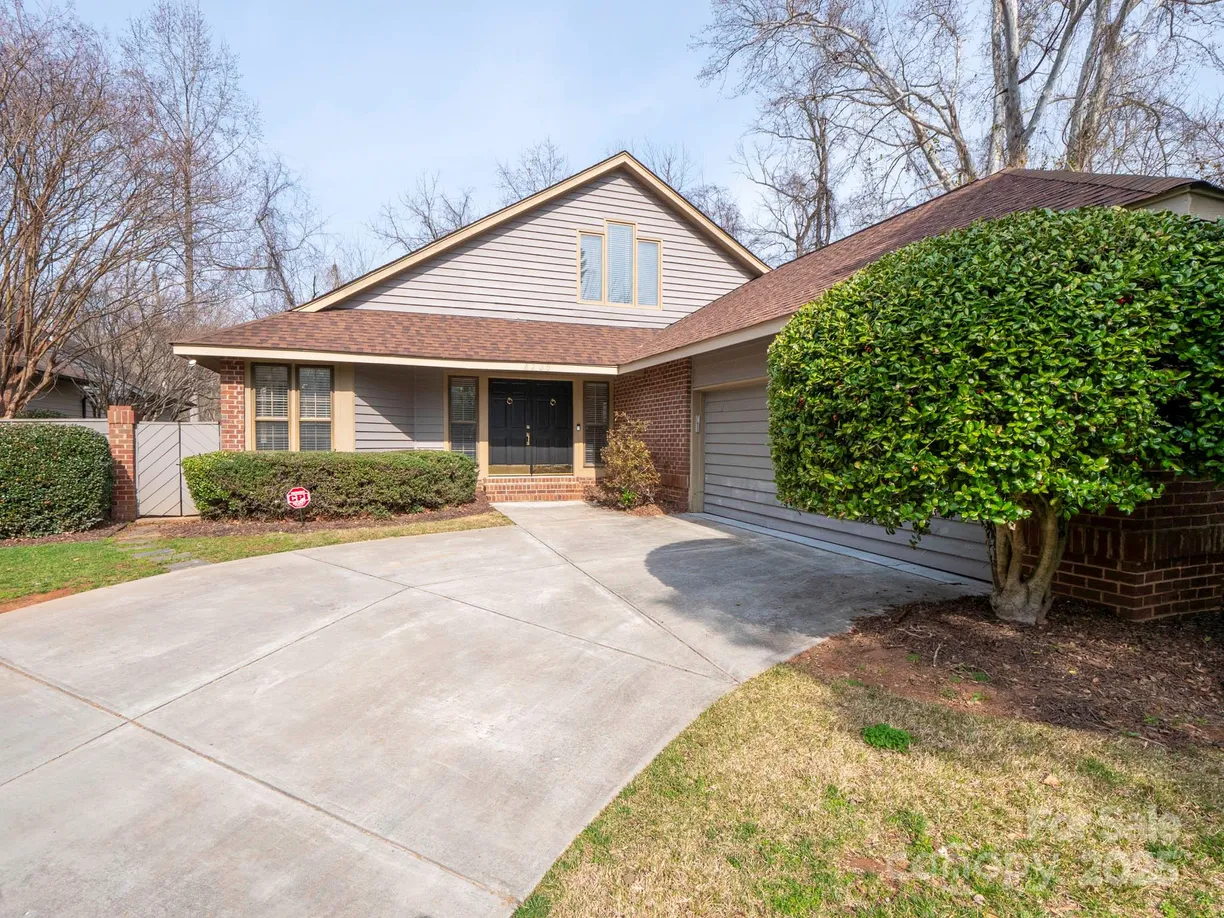 Charlotte Real Estate | View 6200 Summertree Lane | Listing