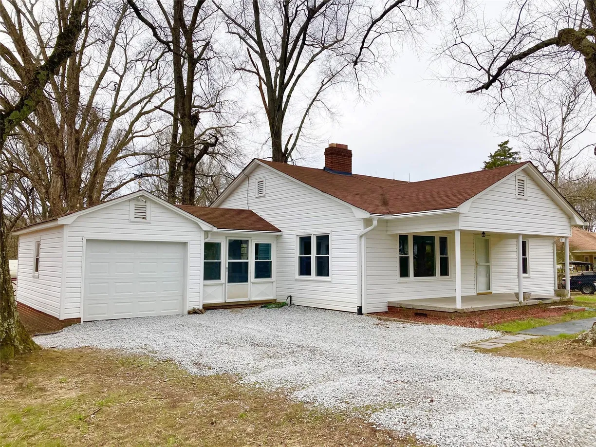 Charlotte Real Estate | View 211 W 1st Street | 3 Beds, 1 Bath