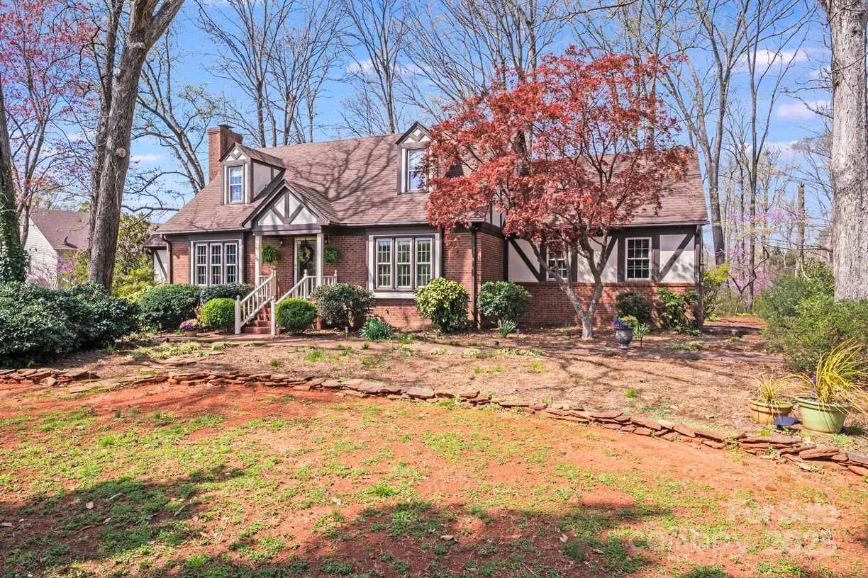Charlotte Real Estate | View 2324 Chestnut Lane | 3 Beds, 2 Baths