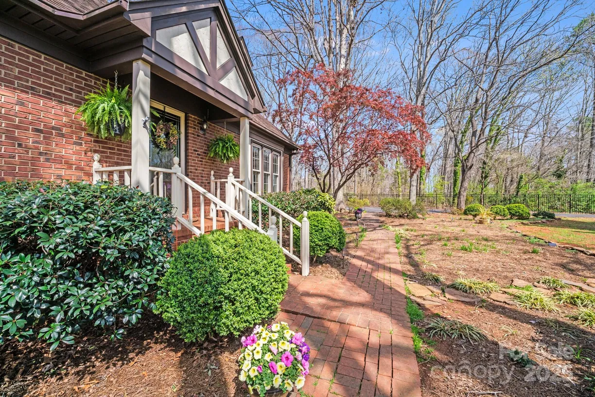 Charlotte Real Estate | View 2324 Chestnut Lane | Listing