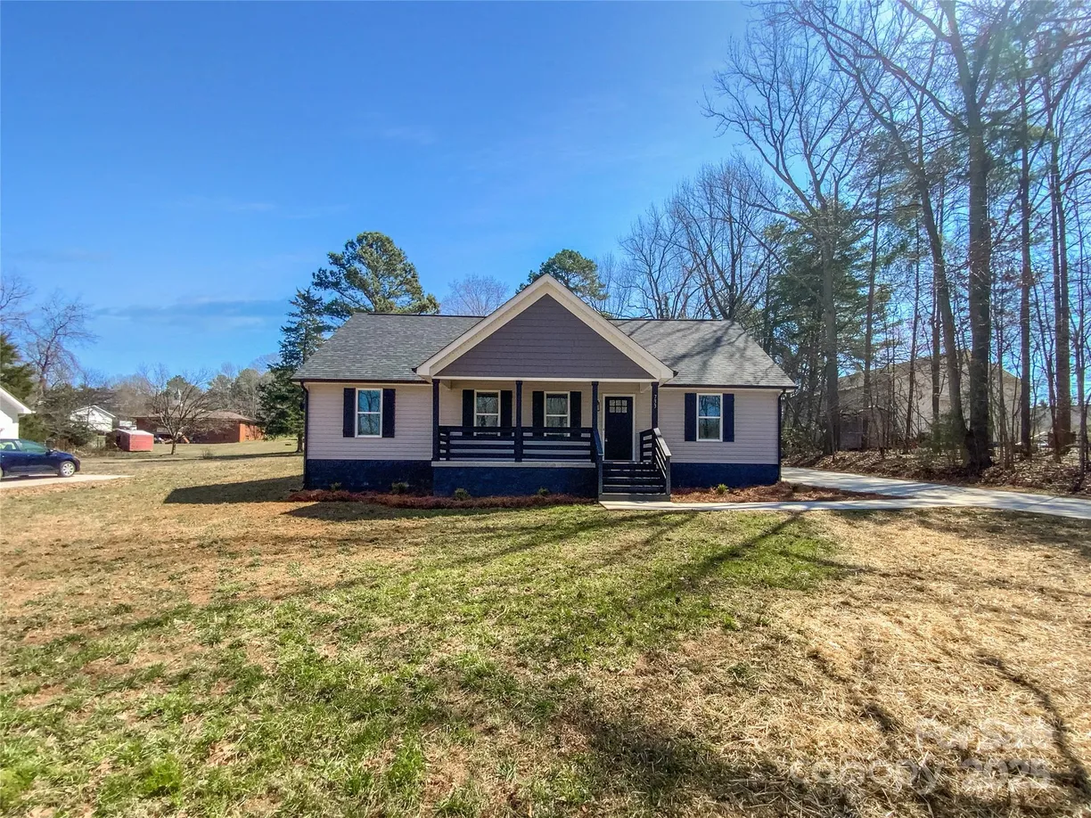 Charlotte Real Estate | View 733 Baker Street | 3 Beds, 2 Baths