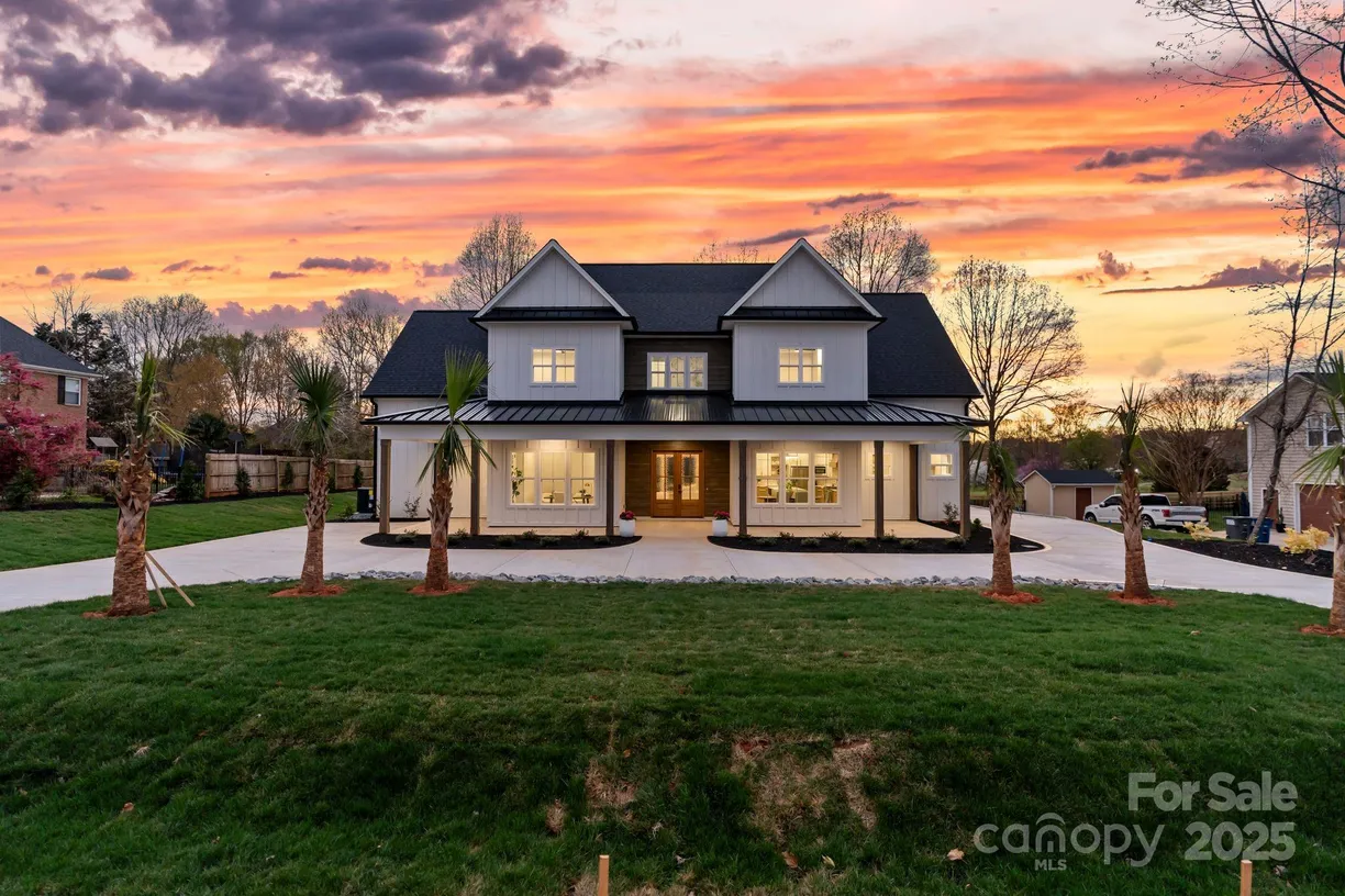 Charlotte Real Estate | View 400 Canvasback Road | 4 Beds, 3 Baths