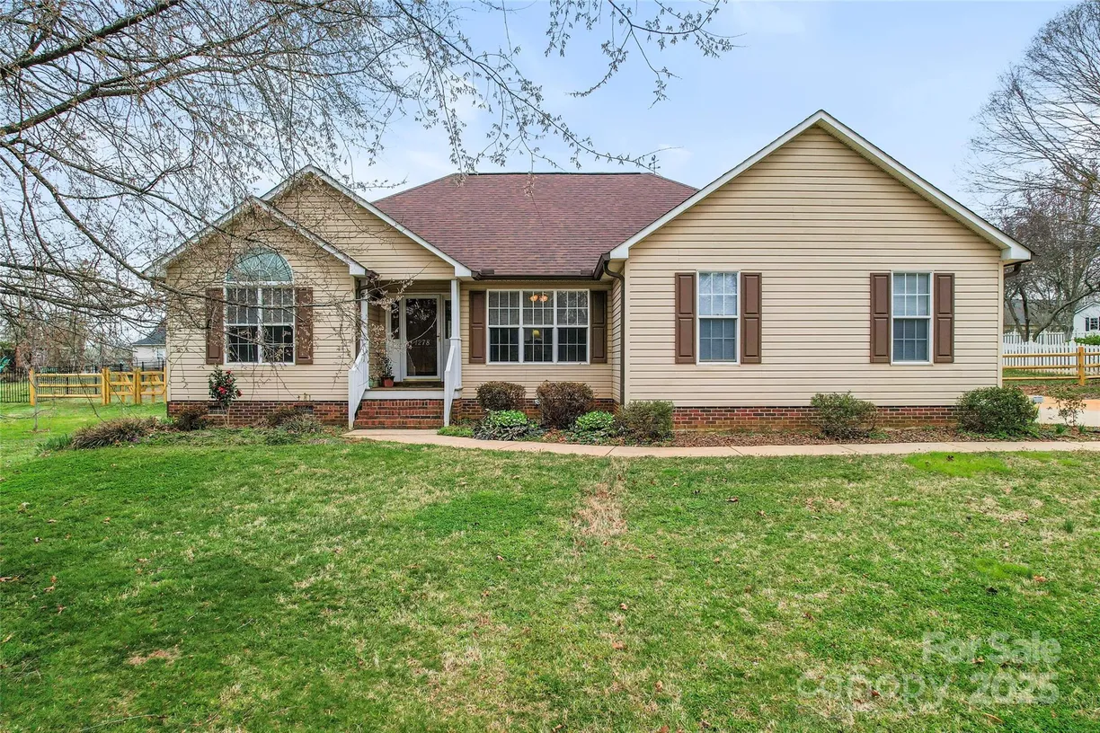 Charlotte Real Estate | View 1278 Gracebrook Drive | 3 Beds, 2 Baths