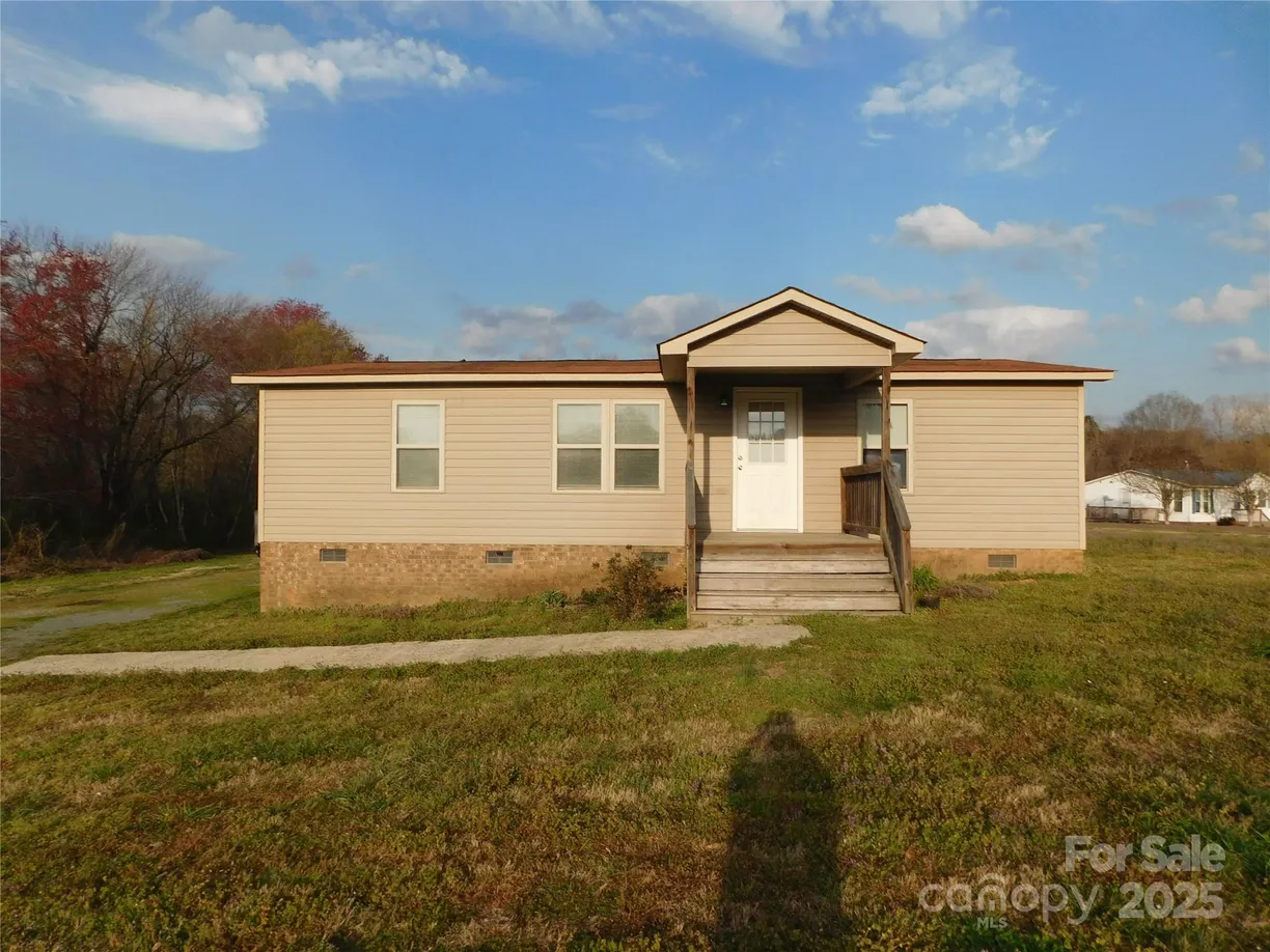 Charlotte Real Estate | View 1909 E Lawyers Road | 2 Beds, 2 Baths