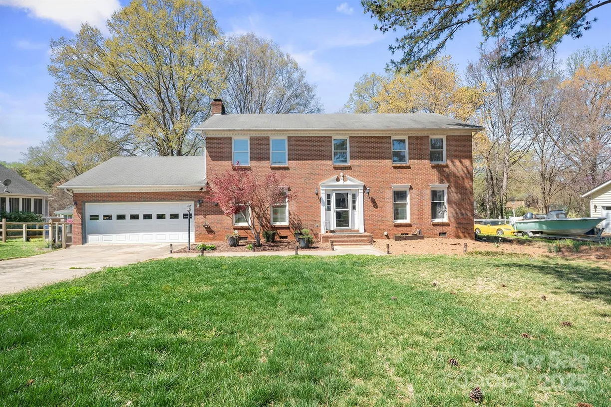 Charlotte Real Estate | View 16417 Grapperhall Drive | 4 Beds, 2 Baths