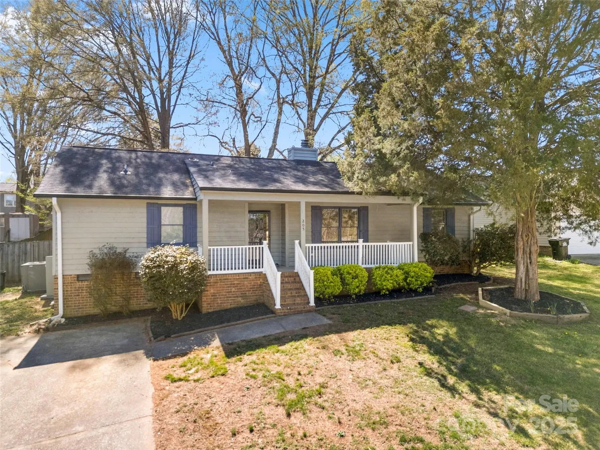 Charlotte Real Estate | View 205 King David Lane | 3 Beds, 2 Baths