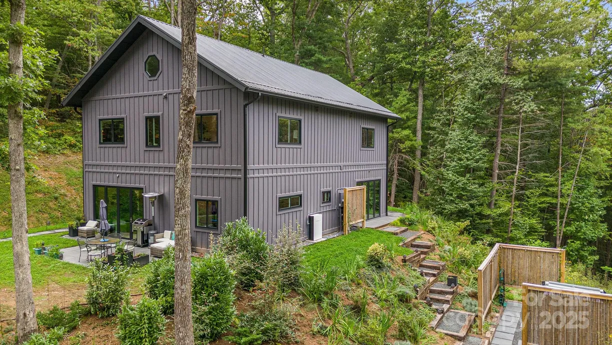 Charlotte Real Estate | View 47 Webb Cove Road | 5 Beds, 3 Baths