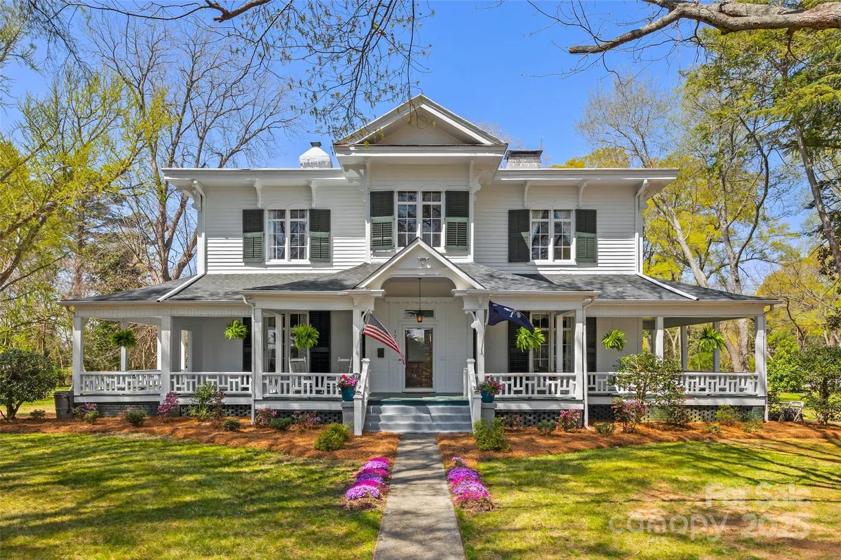 Charlotte Real Estate | View 121 N Congress Street | 5 Beds, 3 Baths
