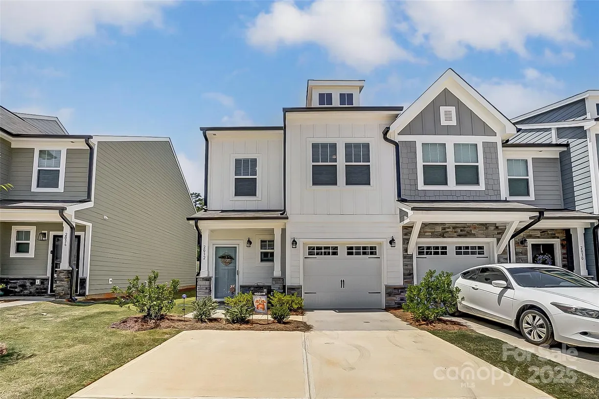 Charlotte Real Estate | View 2032 Crooked Oak Lane | 3 Beds, 2 Baths