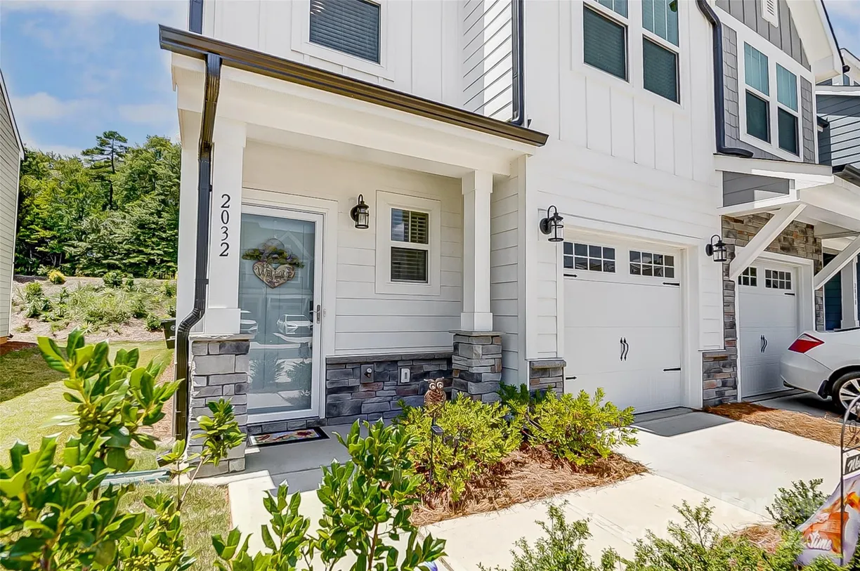 Charlotte Real Estate | View 2032 Crooked Oak Lane | Listing