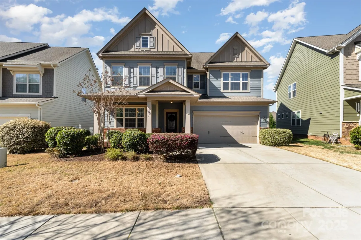 Charlotte Real Estate | View 3034 Oakmere Road | 5 Beds, 4 Baths