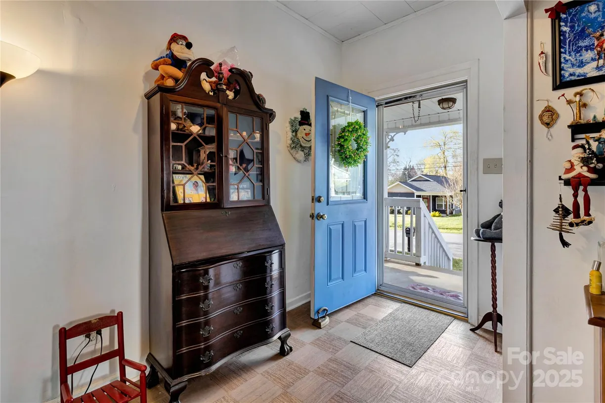 Charlotte Real Estate | View 210 W Lee Avenue | 2 Beds, 1 Bath