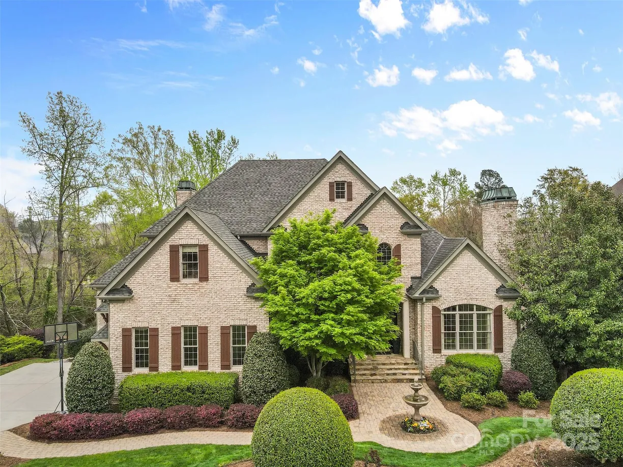 Charlotte Real Estate | View 1313 Lookout Circle | 6 Beds, 5 Baths