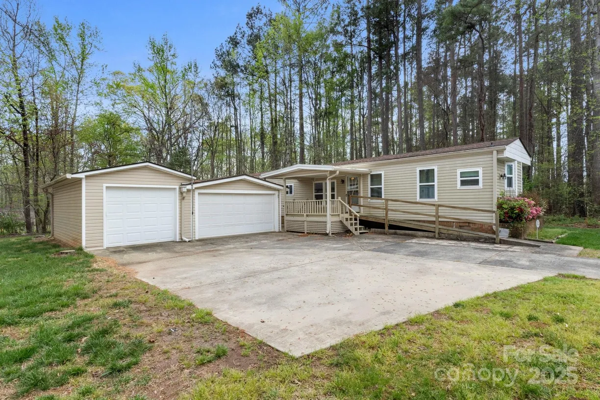 Charlotte Real Estate | View 1138 Stateline Road, 1 | 2 Beds, 2 Baths