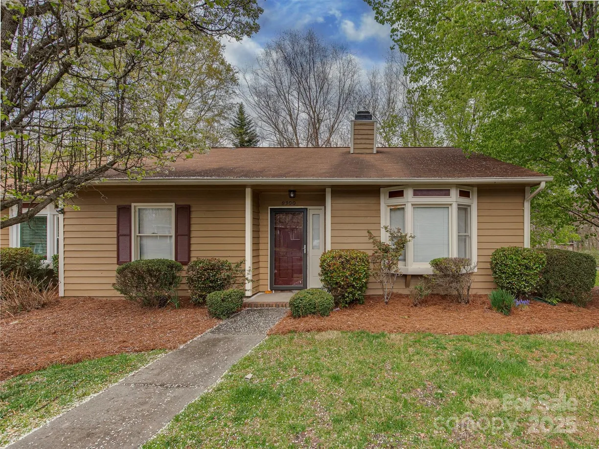 Charlotte Real Estate | View 8300 Summerglen Circle | 3 Beds, 2 Baths
