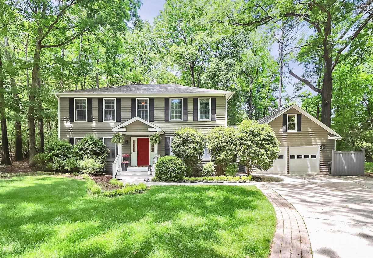Charlotte Real Estate | View 11 Tanglewood Road | 4 Beds, 2 Baths