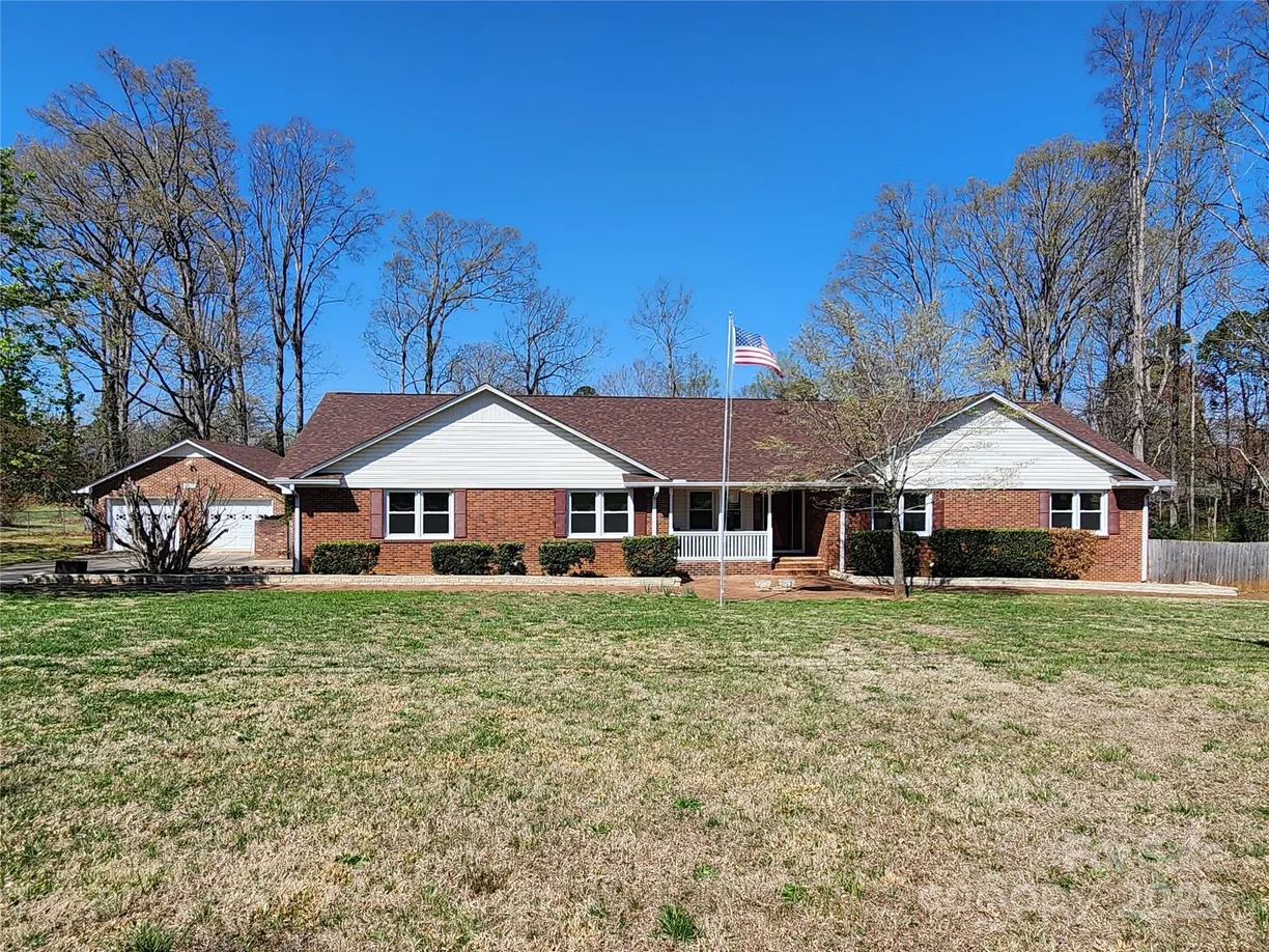 Charlotte Real Estate | View 1301 Huckleberry Drive | 3 Beds, 2 Baths