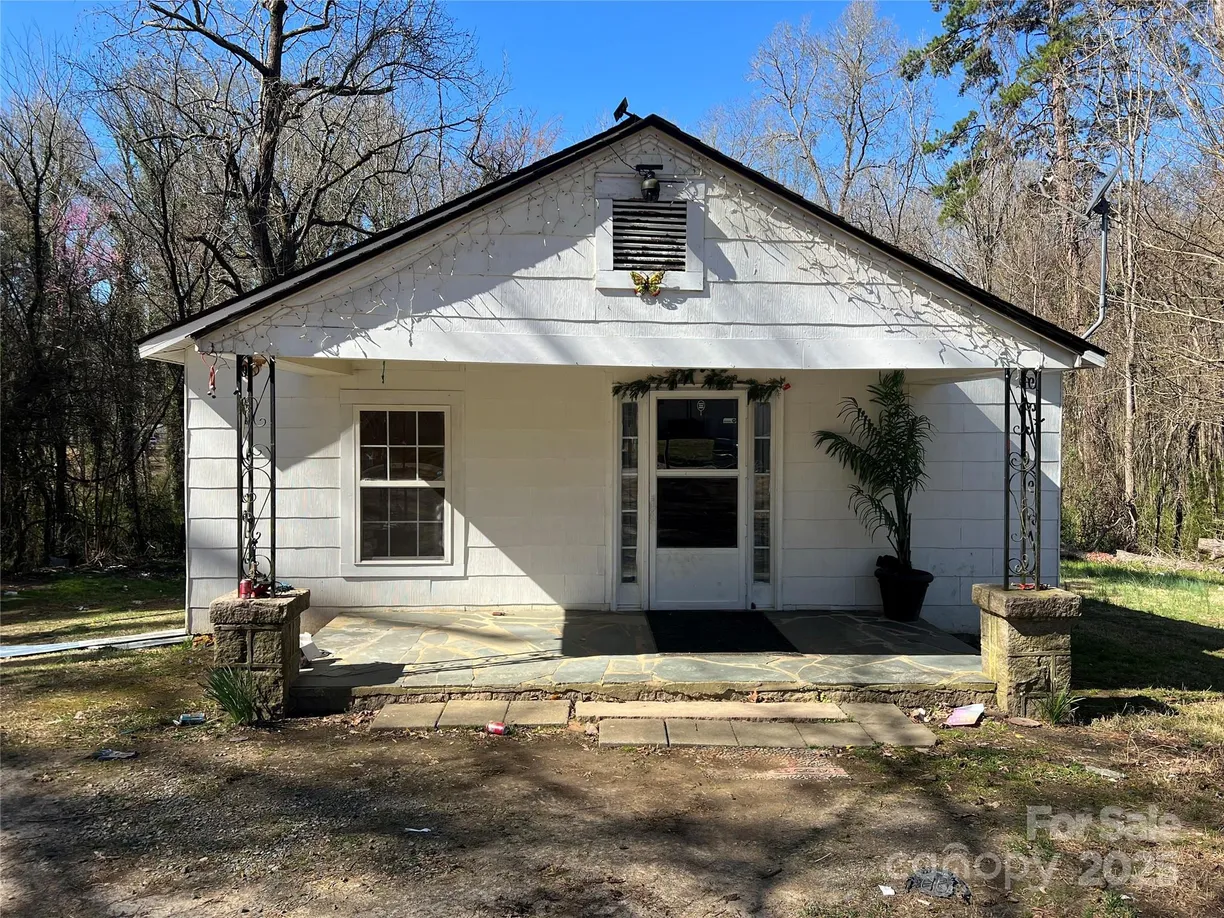 Charlotte Real Estate | View 406 E Earnhardt Street | 3 Beds, 1 Bath