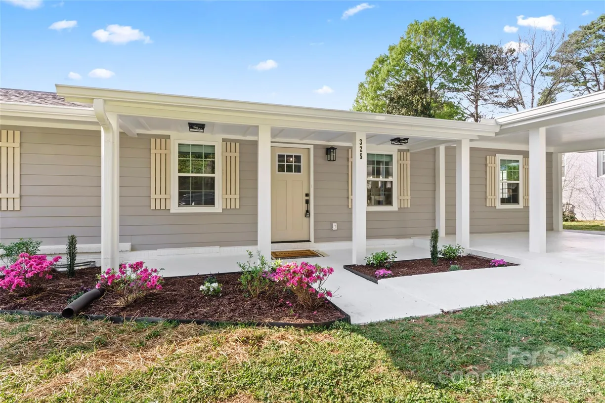 Charlotte Real Estate | View 325 Club View Lane | 4 Beds, 3 Baths