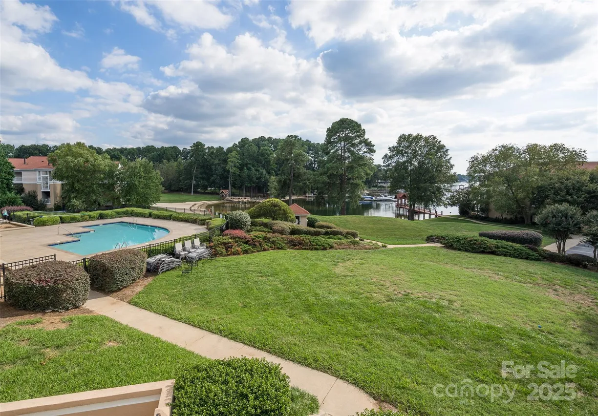 Charlotte Real Estate | View 17919 Kings Point Drive | Listing