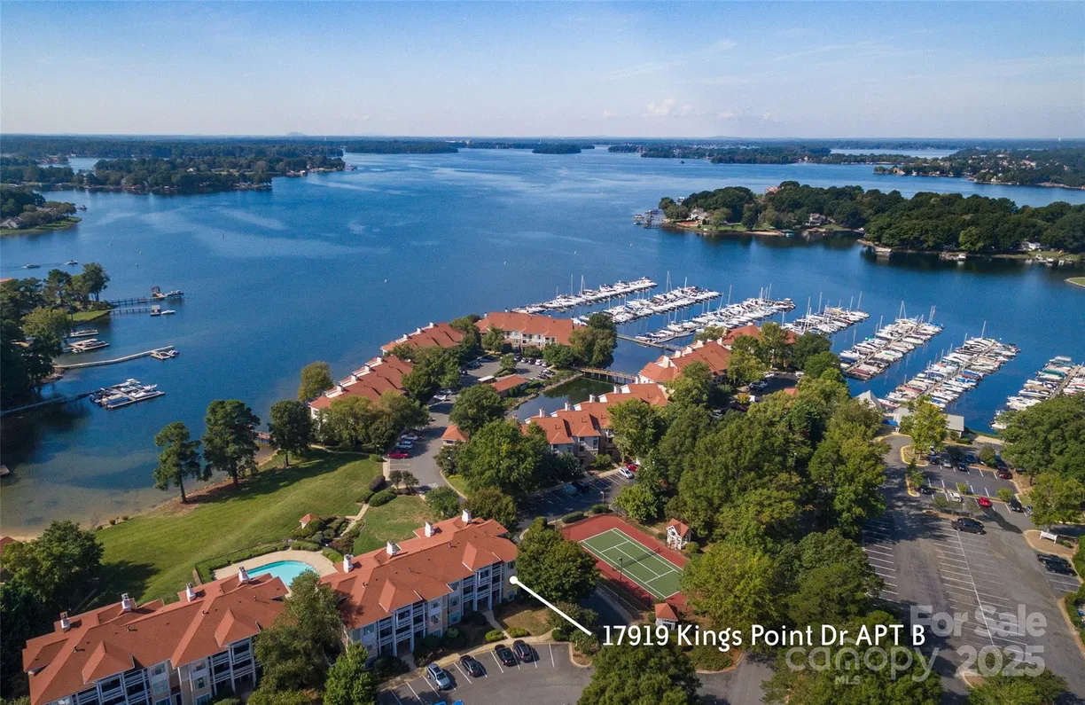 Charlotte Real Estate | View 17919 Kings Point Drive | 2 Beds, 2 Baths