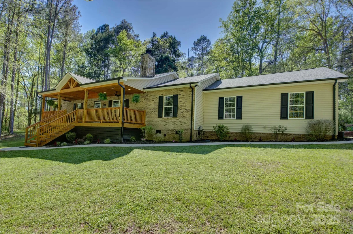 Charlotte Real Estate | View 8322 Loma Linda Lane | 3 Beds, 2 Baths