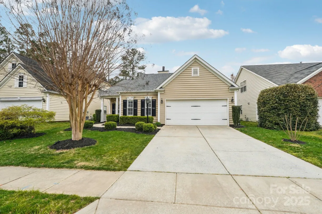 Charlotte Real Estate | View 6423 Falls Lake Drive | 3 Beds, 2 Baths