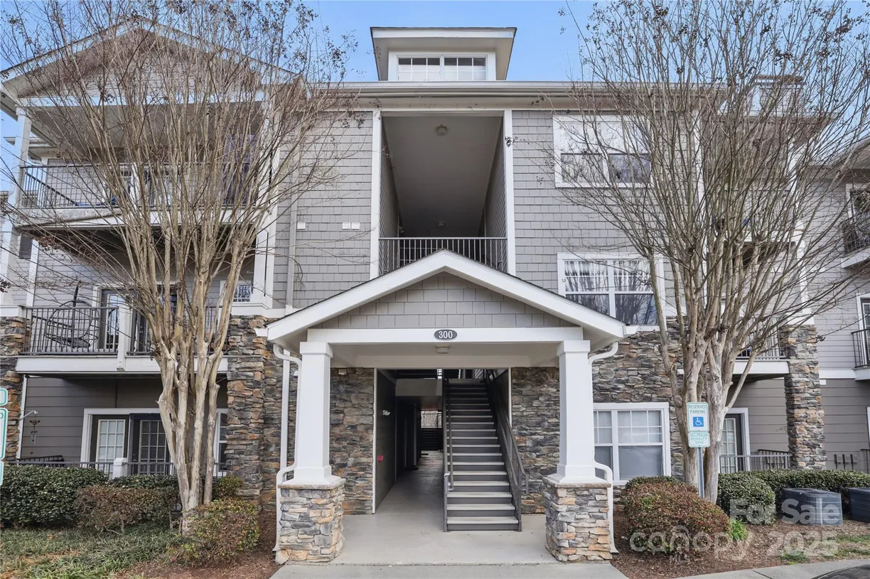Charlotte Real Estate | View 300 VISTA LAKE Drive, 207 | 1 Bed, 1 Bath