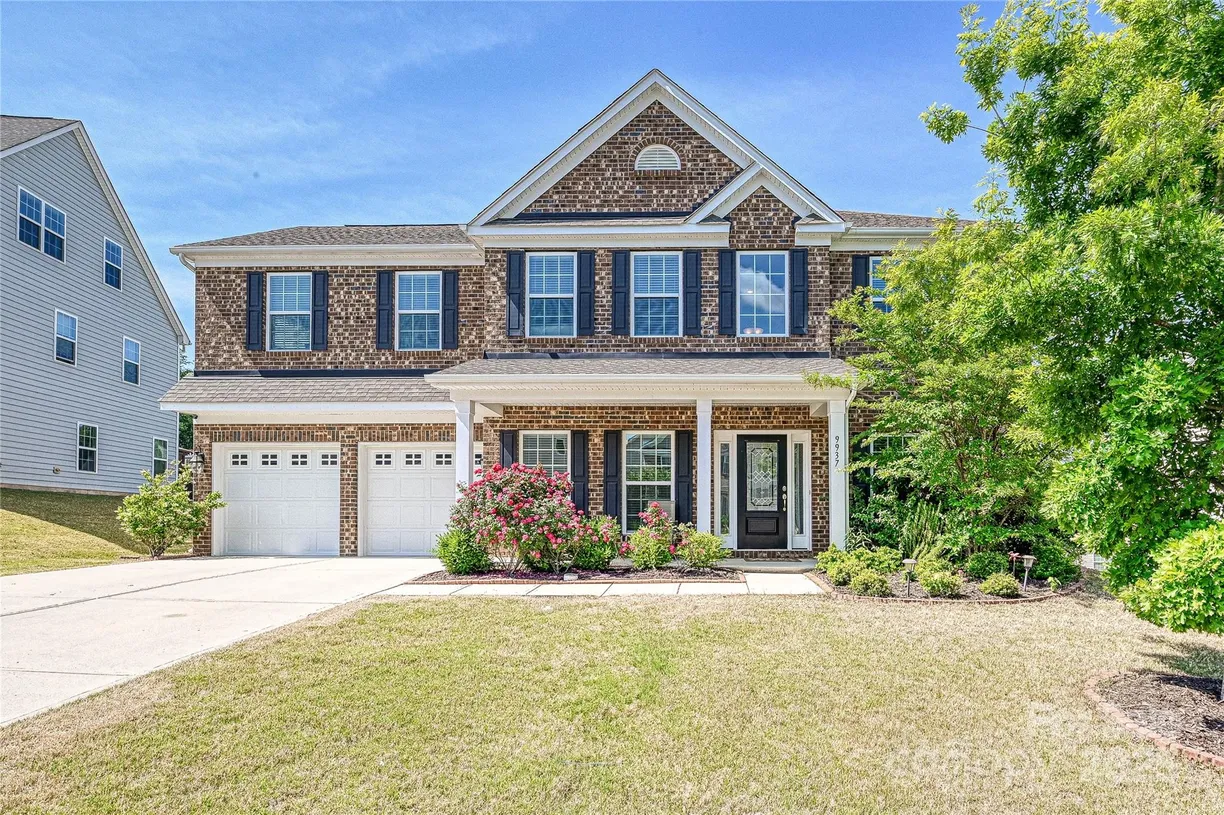 Charlotte Real Estate | View 9937 Travertine Trail | 5 Beds, 4 Baths