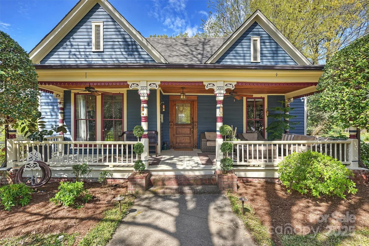 Charlotte Real Estate | View 1331 Thomas Avenue | 2 Beds, 1 Bath
