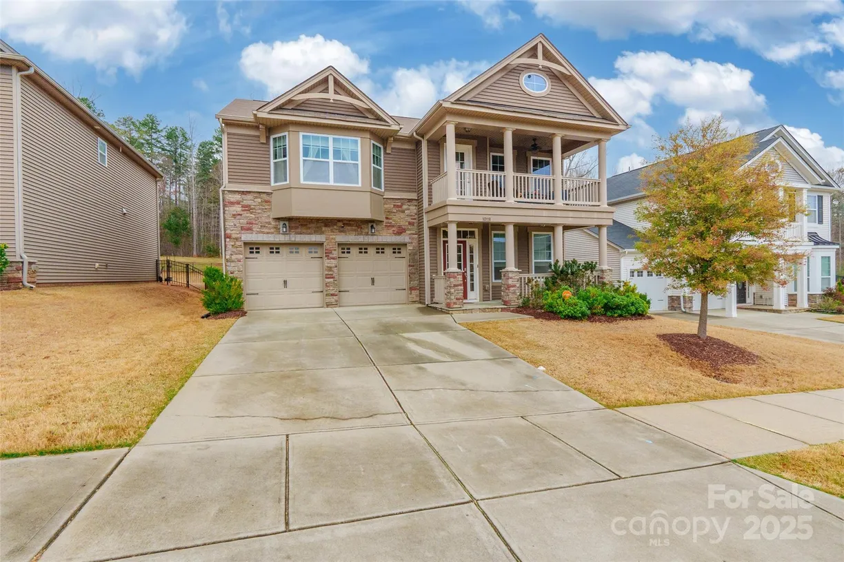 Charlotte Real Estate | View 10118 Castlebrooke Drive | 4 Beds, 3 Baths