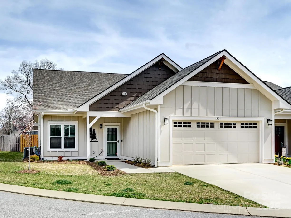 Charlotte Real Estate | View 32 Cozy Cottage Way | 3 Beds, 2 Baths