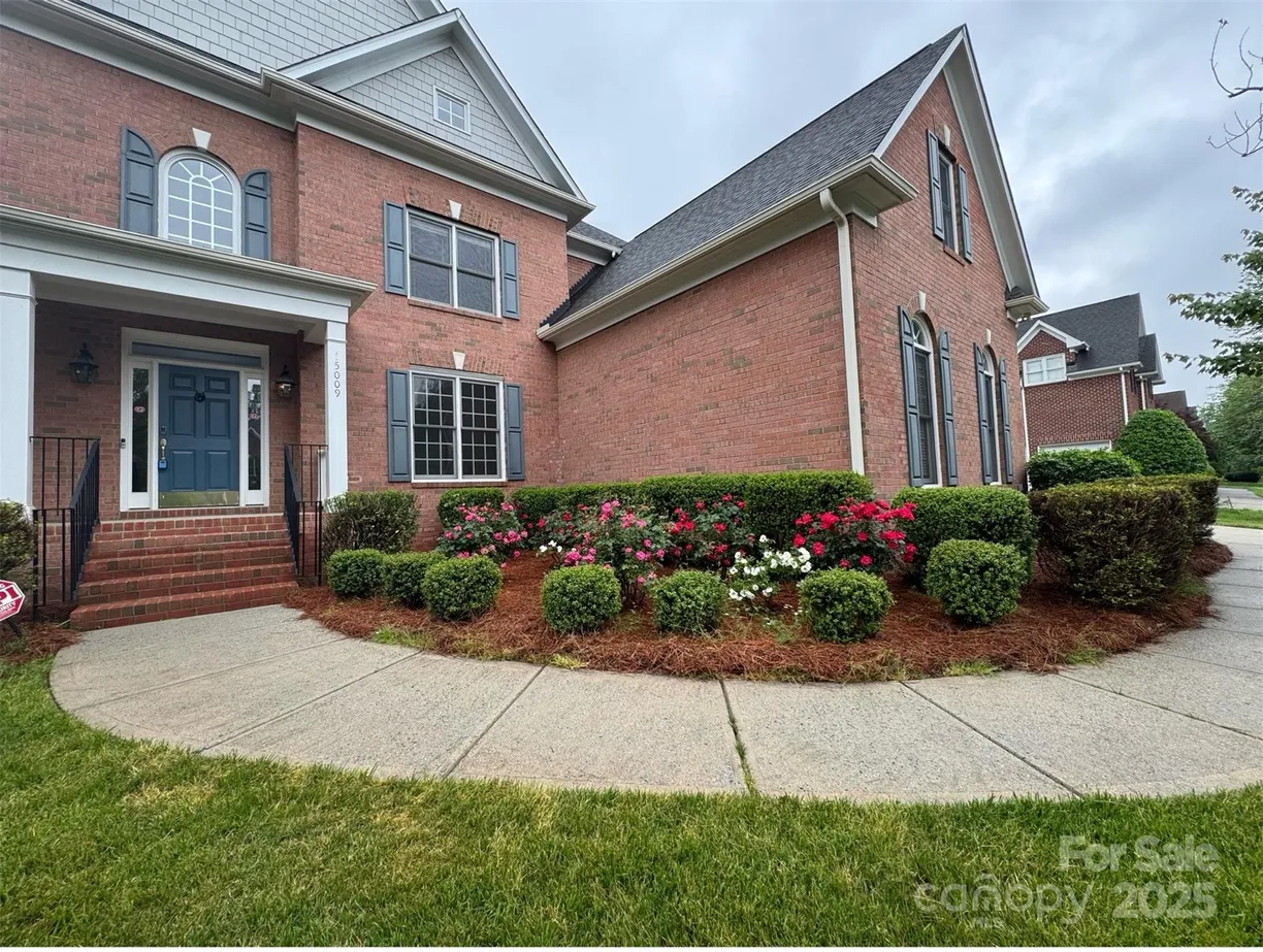 Charlotte Real Estate | View 15009 Lisha Lane | 5 Beds, 4 Baths