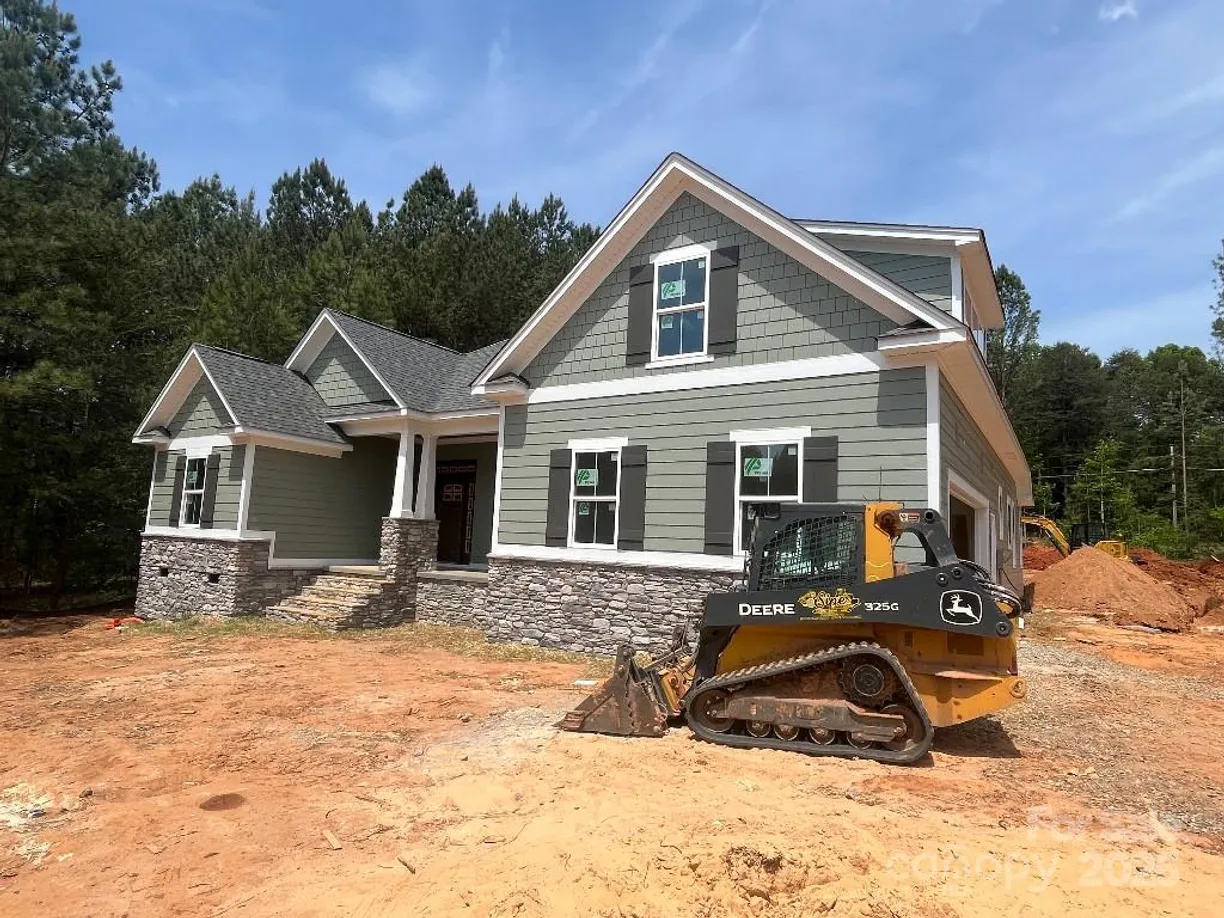 Charlotte Real Estate | View 5947 Tipperary Drive | 3 Beds, 3 Baths