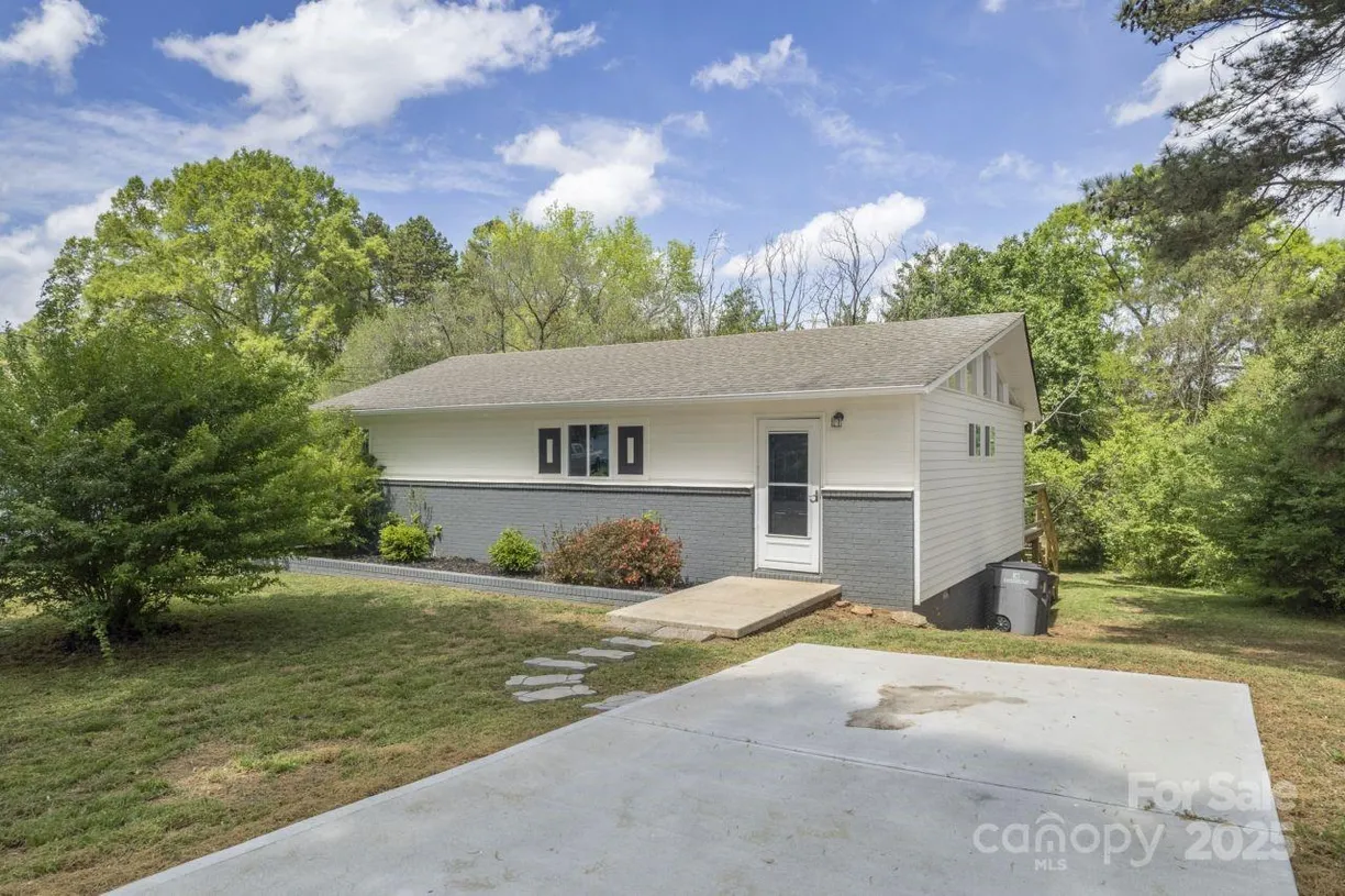 Charlotte Real Estate | View 2403 Earley Circle | 3 Beds, 1 Bath