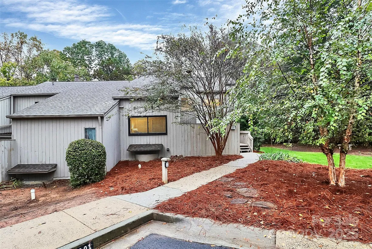 Charlotte Real Estate | View 201 Riverview Terrace | 4 Beds, 3 Baths